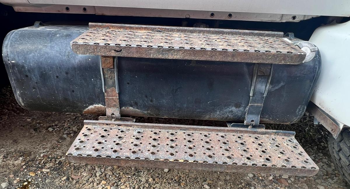 Used 2004 FORD F650 SD