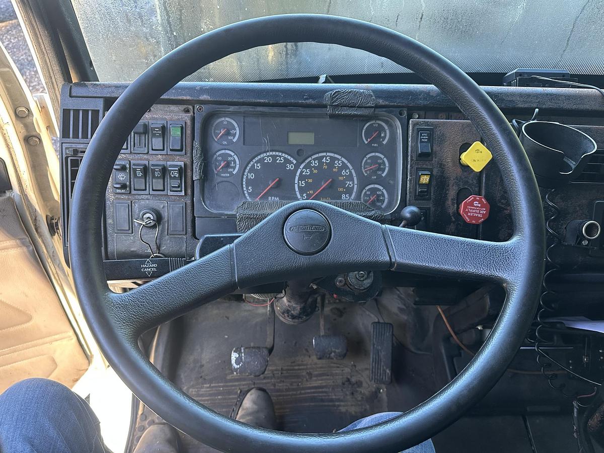Used 2003 FREIGHTLINER FL112