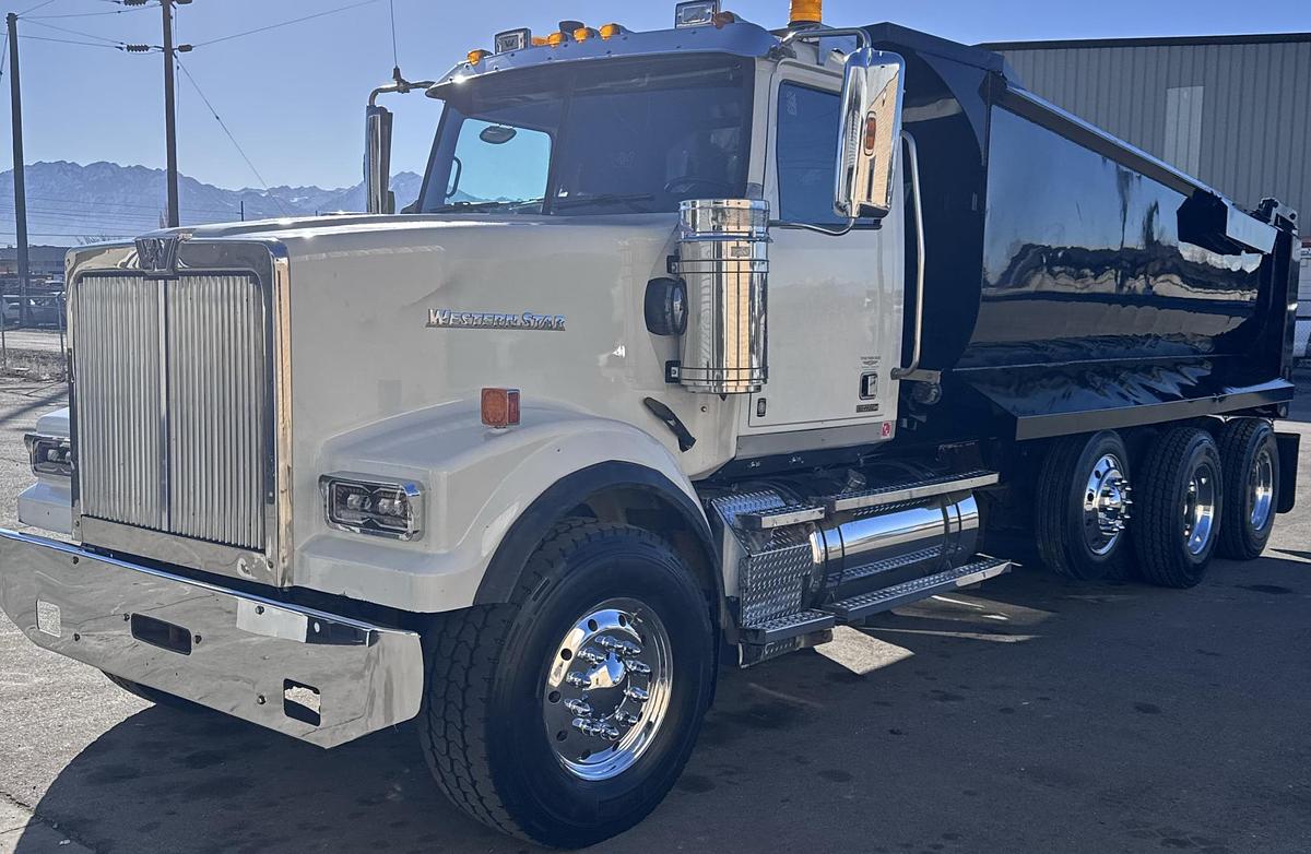 Used 2019 WESTERN STAR W4900