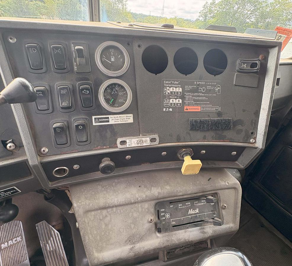 Used 2003 MACK DM 688S