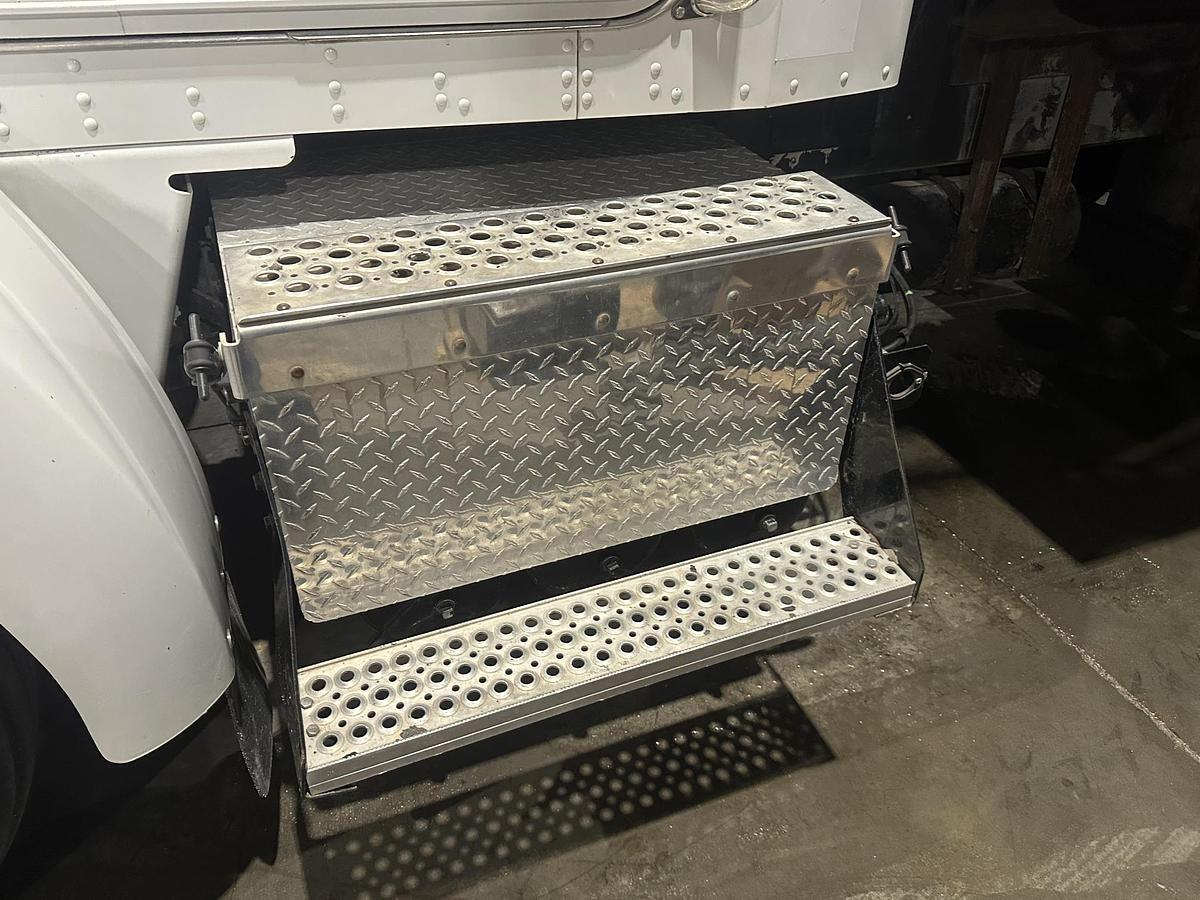 Used 2006 KENWORTH T300