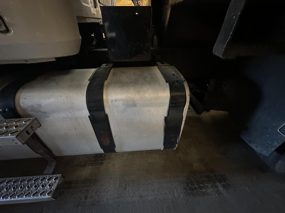 Used 2013 MACK GU713 Granite