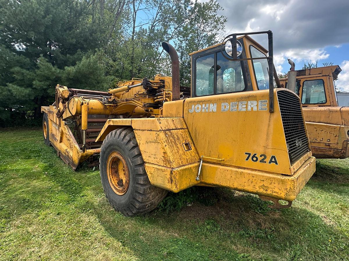 Used 1986 DEERE 762A