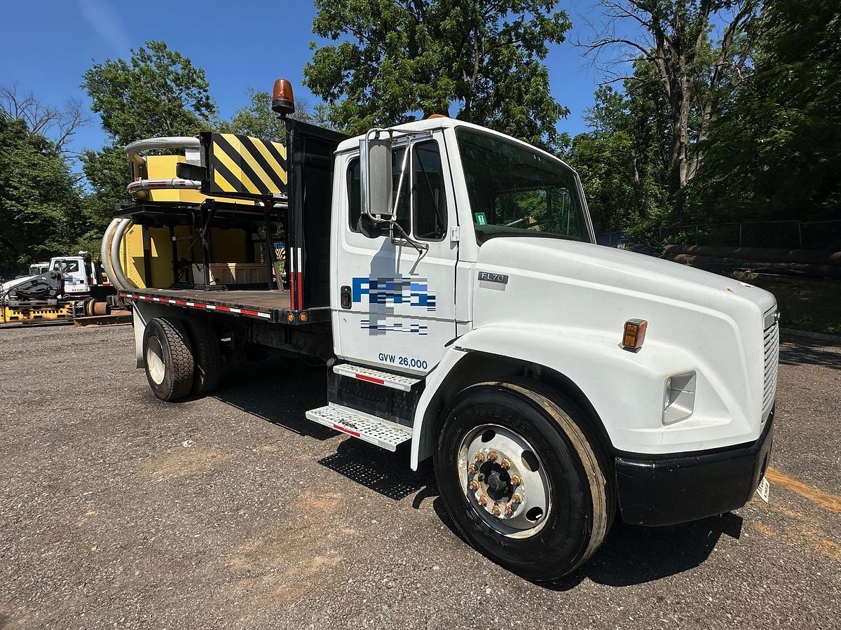 Used 2003 FREIGHTLINER FL70