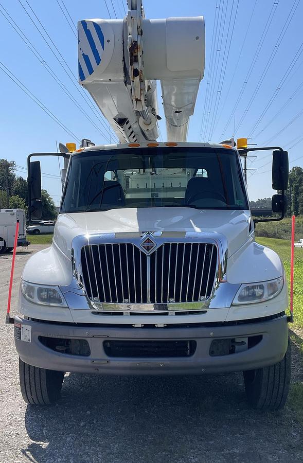 Used 2013 INTERNATIONAL 4300 Utility Bucket