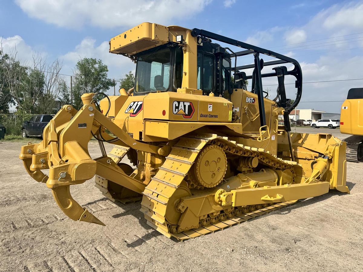 Used 2018 CATERPILLAR D6T XL