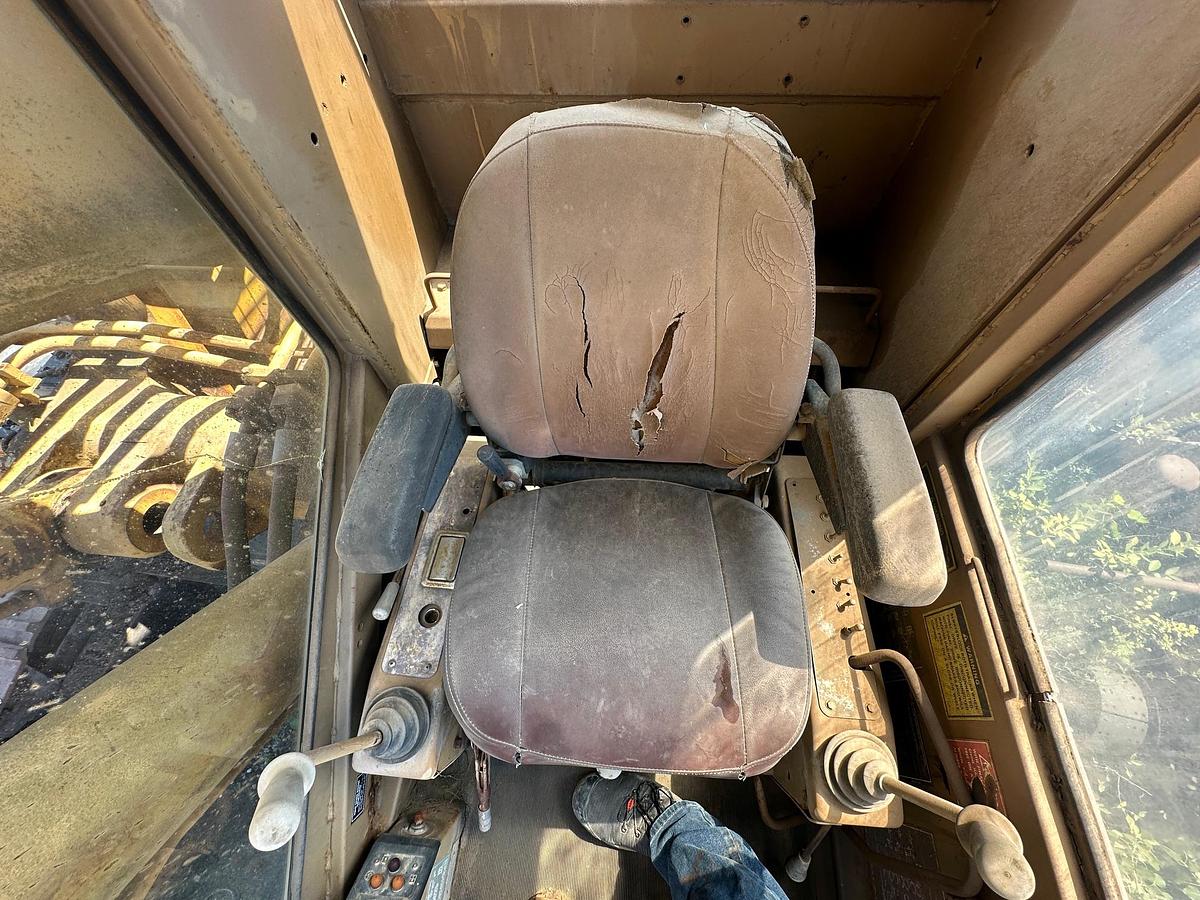 Used 1983 CATERPILLAR 245