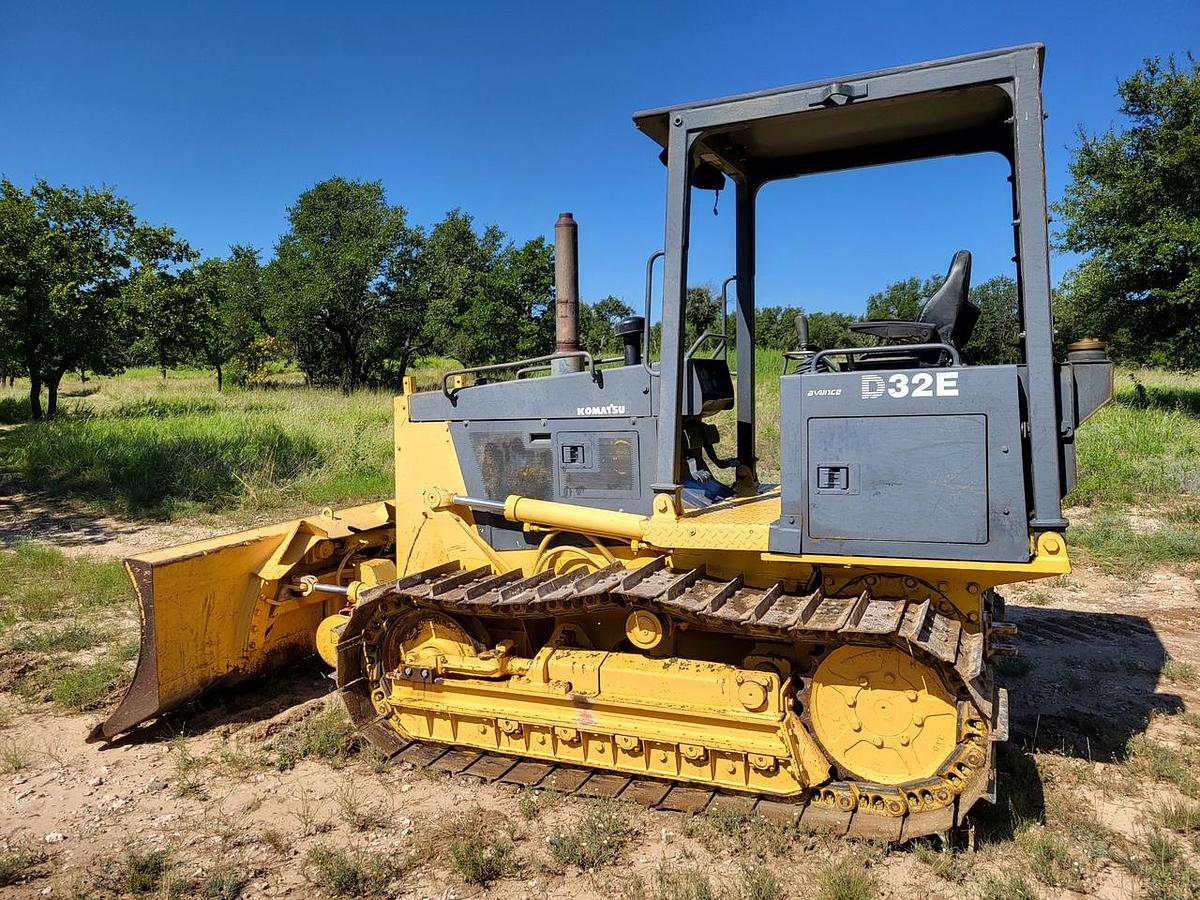 Used 2002 KOMATSU D32E