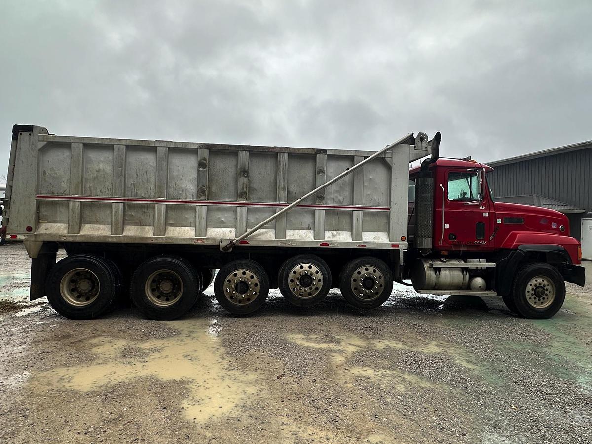 Used 1999 MACK CL713