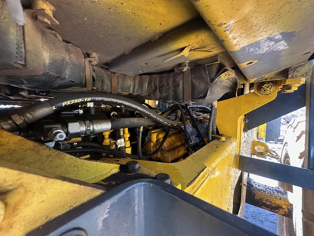 Used 2002 KOMATSU WA-250-3MC