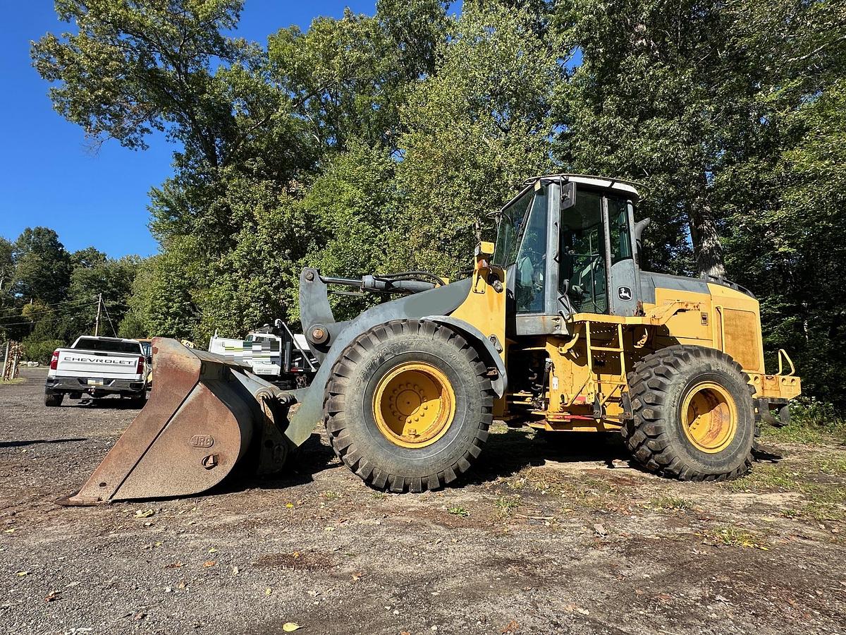 Used 2005 DEERE 624J