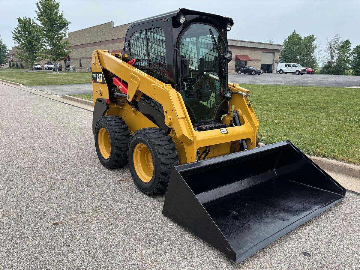 Used 2016 CATERPILLAR 226D