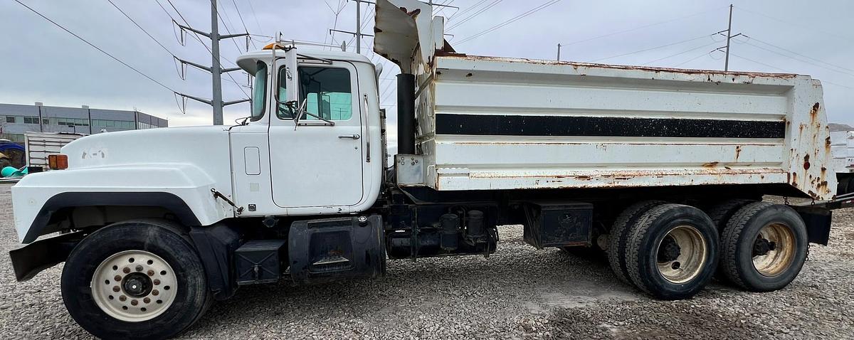 Used 2000 MACK RD688s