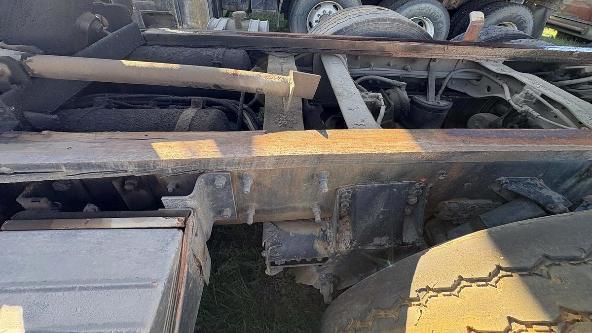 Used 2001 MACK DM688S