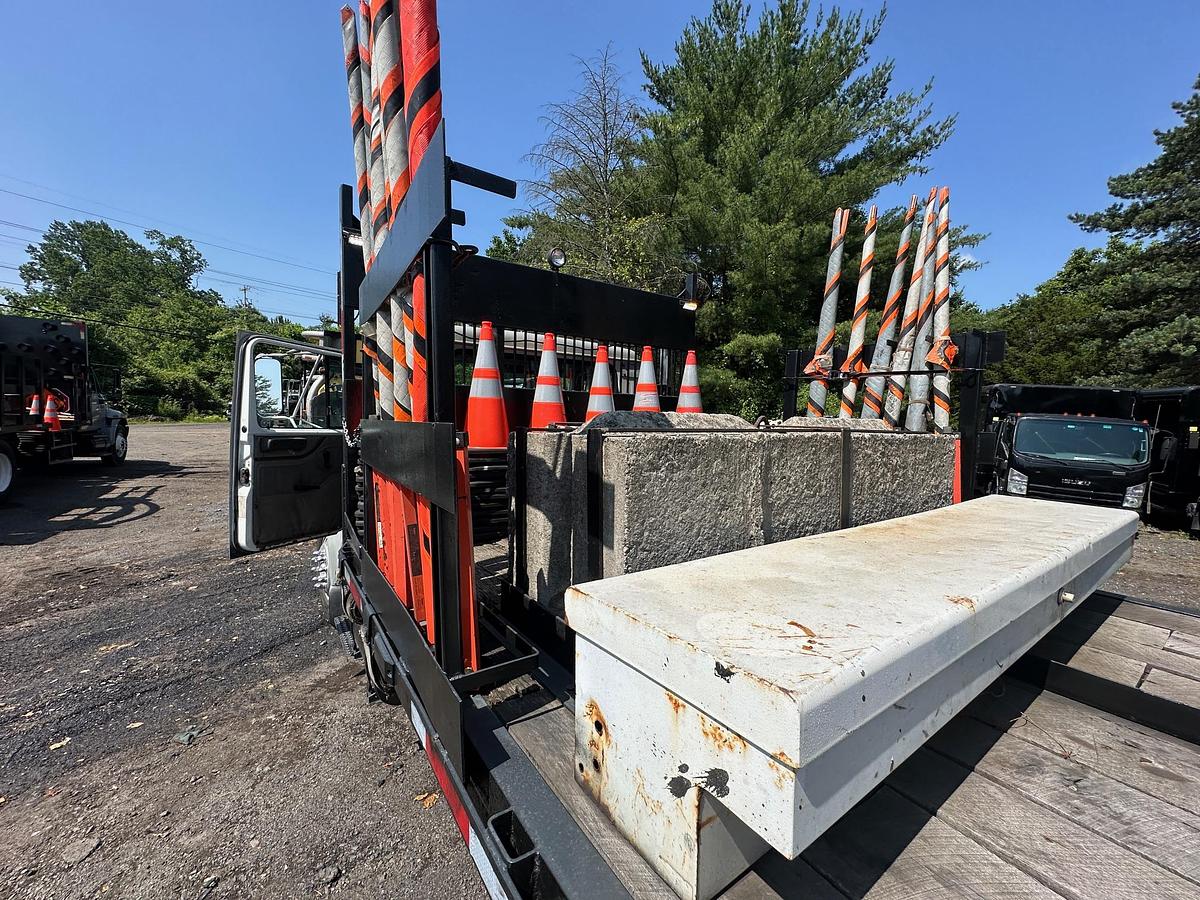 Used 2001 INTERNATIONAL 4900 Attenuator Truck