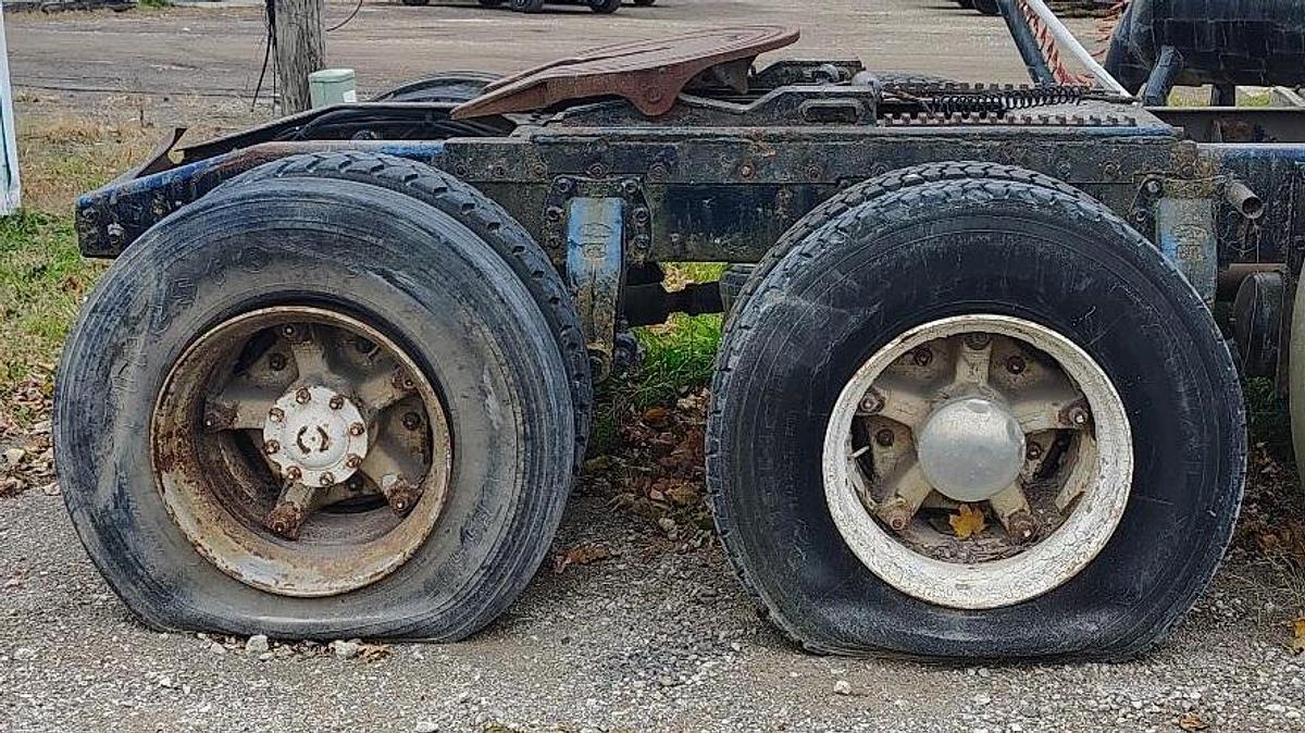 Used 1981 PETERBILT Cabover
