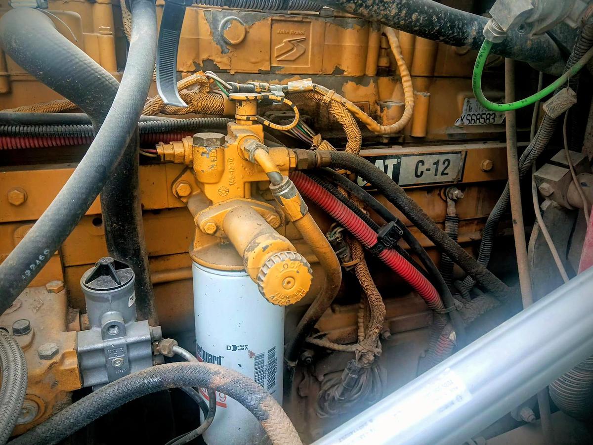 Used 2001 FREIGHTLINER FL 112