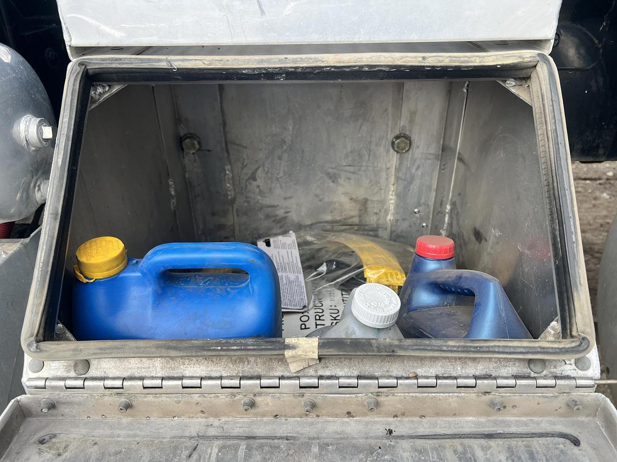 Used 2016 PETERBILT 348