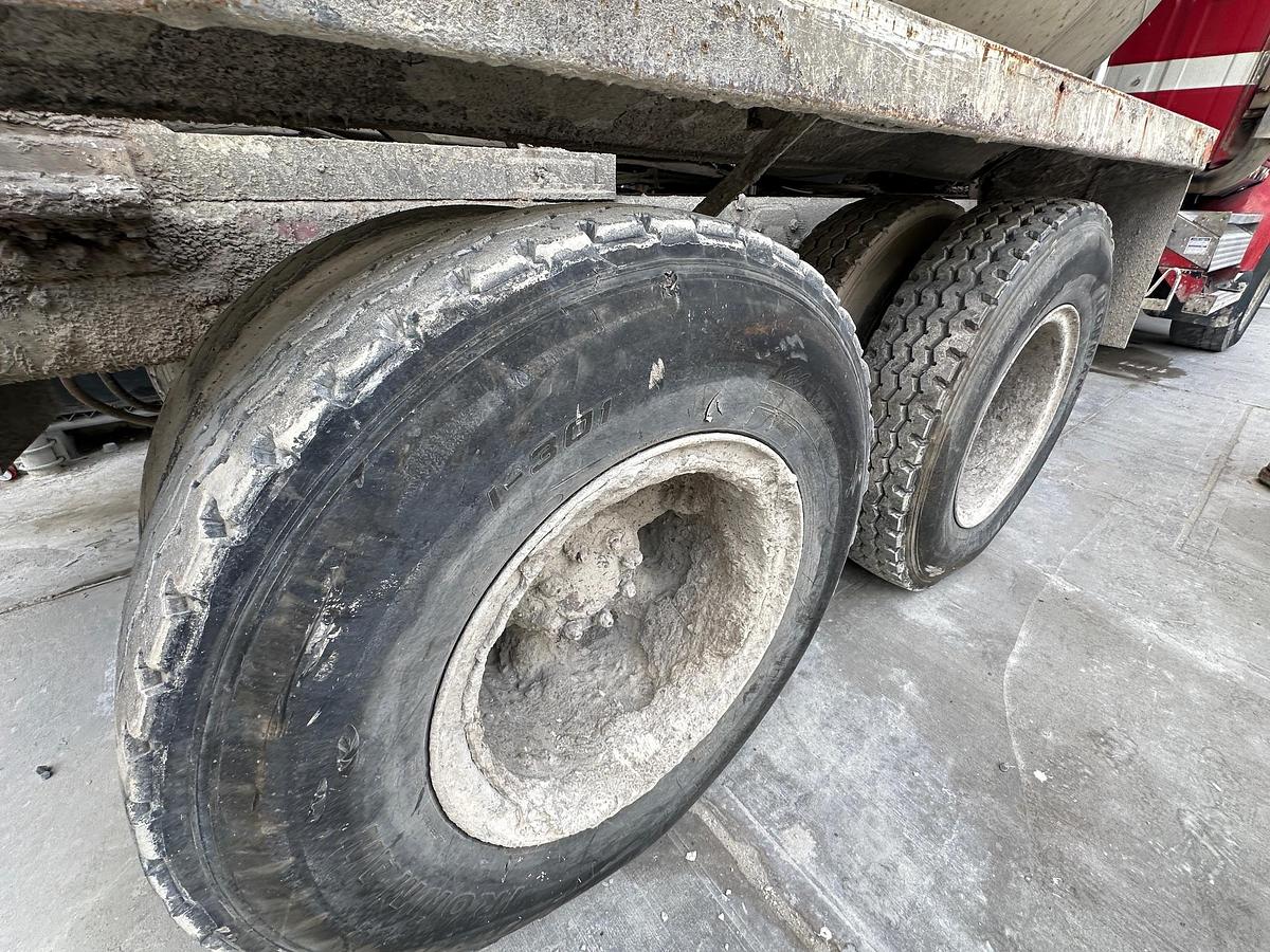 Used 2005 WESTERN STAR Rear Mixer