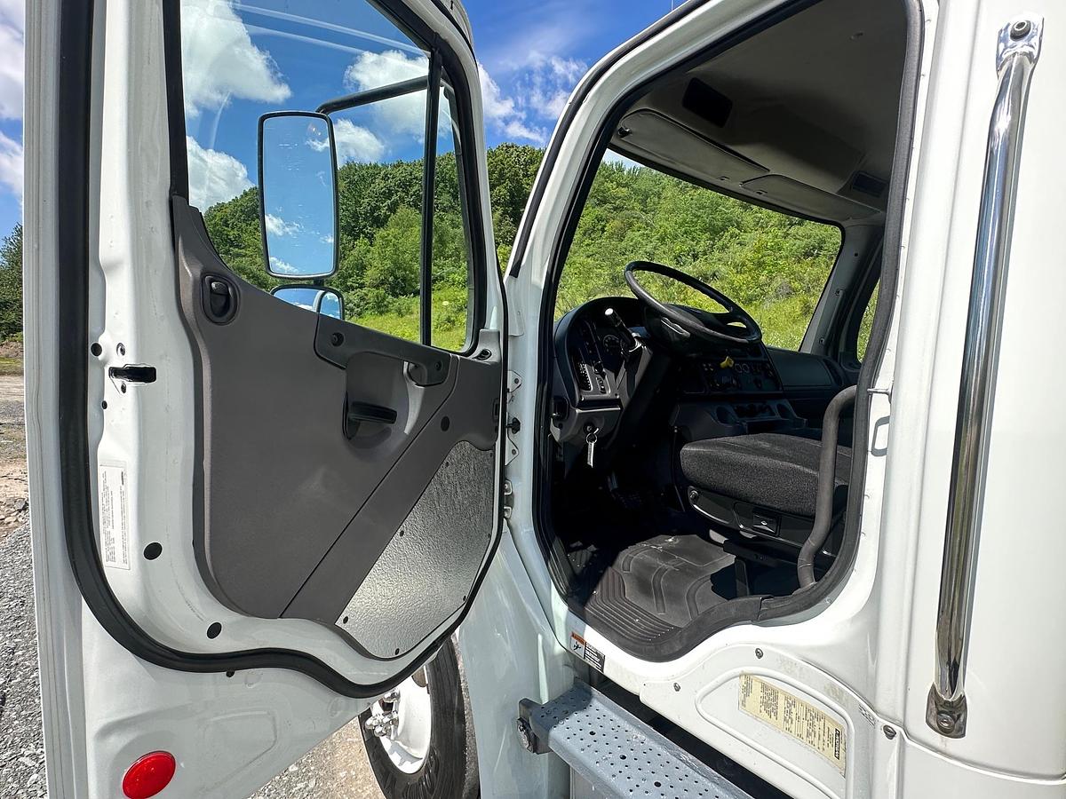 Used 2016 FREIGHTLINER Business Class M2