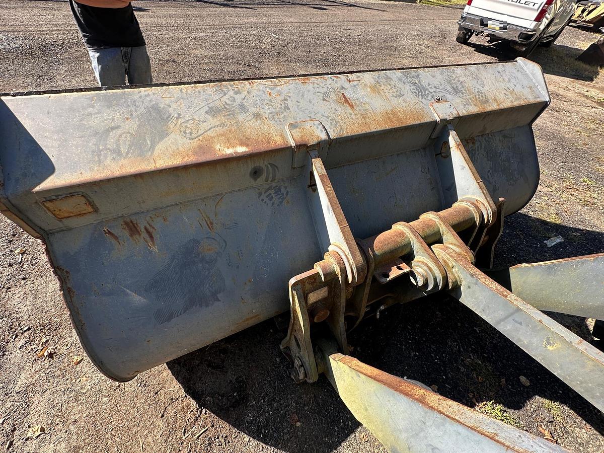 Used 2005 DEERE 624J