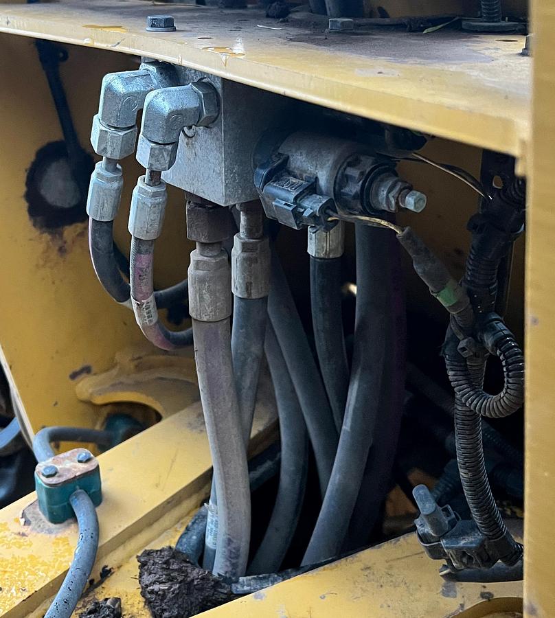 Used 2016 CATERPILLAR 907M