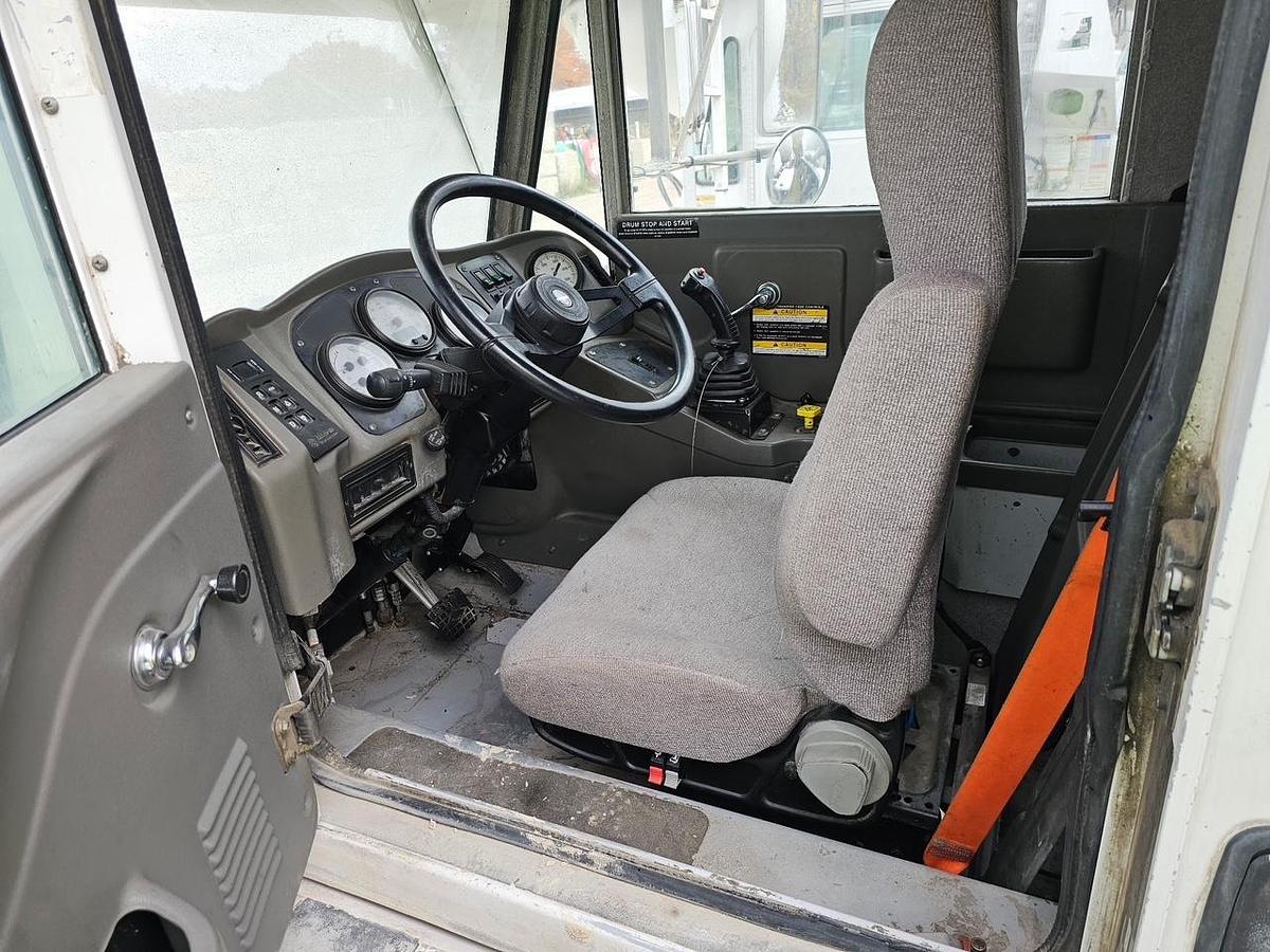 Used 2015 OSHKOSH S-2146 Front Discharge