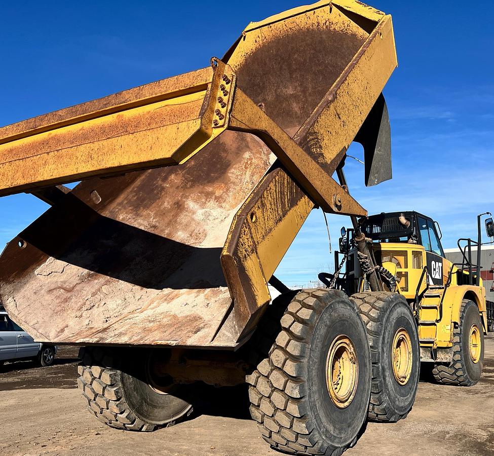Used 2015 CATERPILLAR 740B