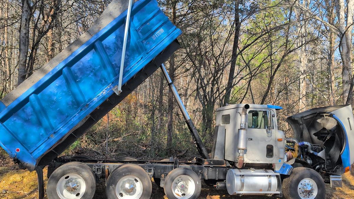 Used 1996 INTERNATIONAL 9400 Tri Axle