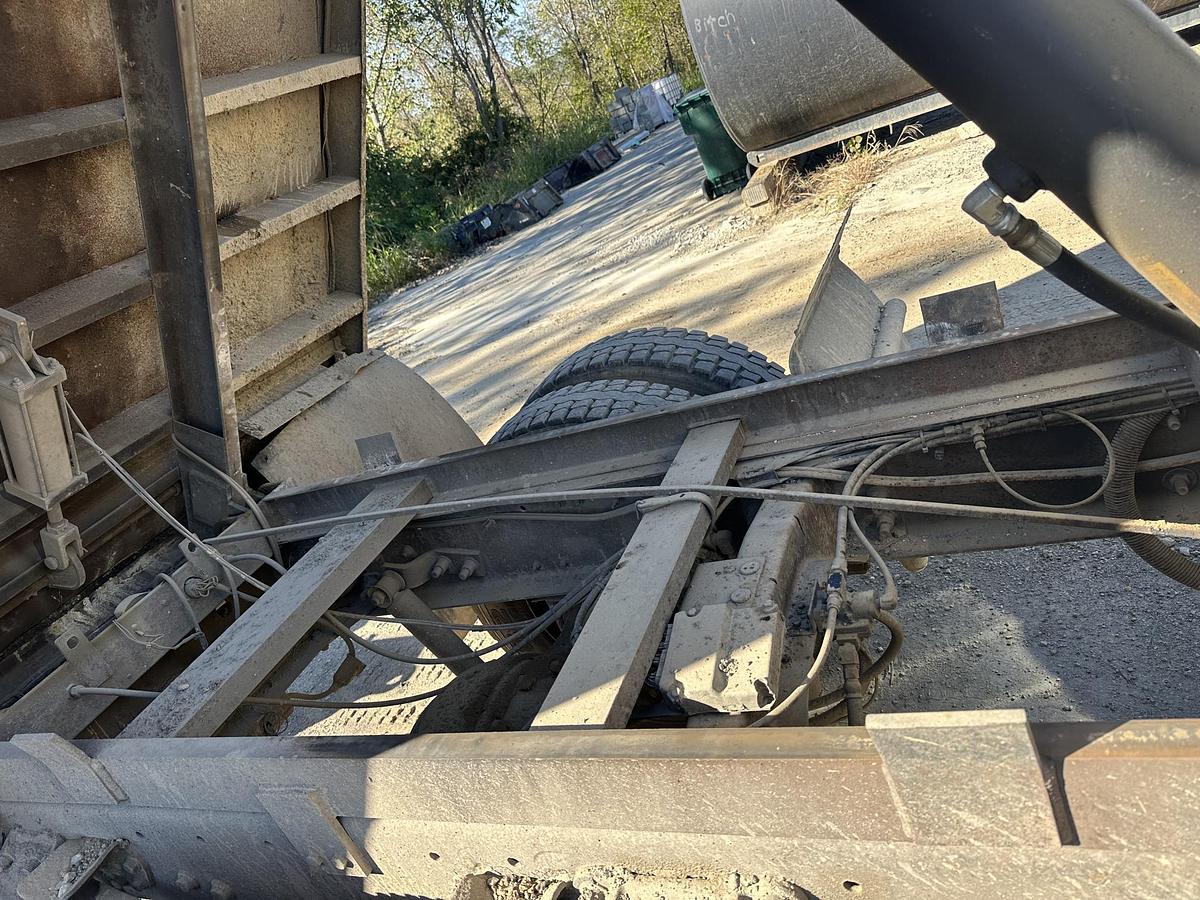 Used 2000 STERLING AT9513