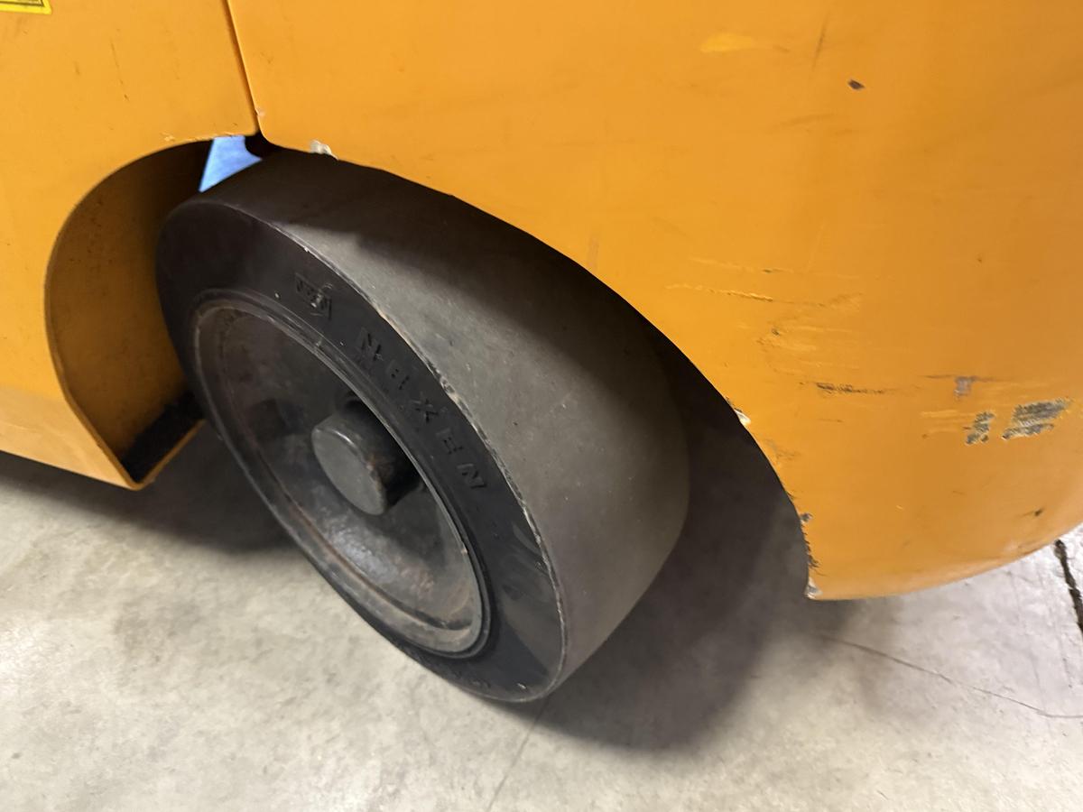 Used 2019 HYUNDAI 25LC-7A