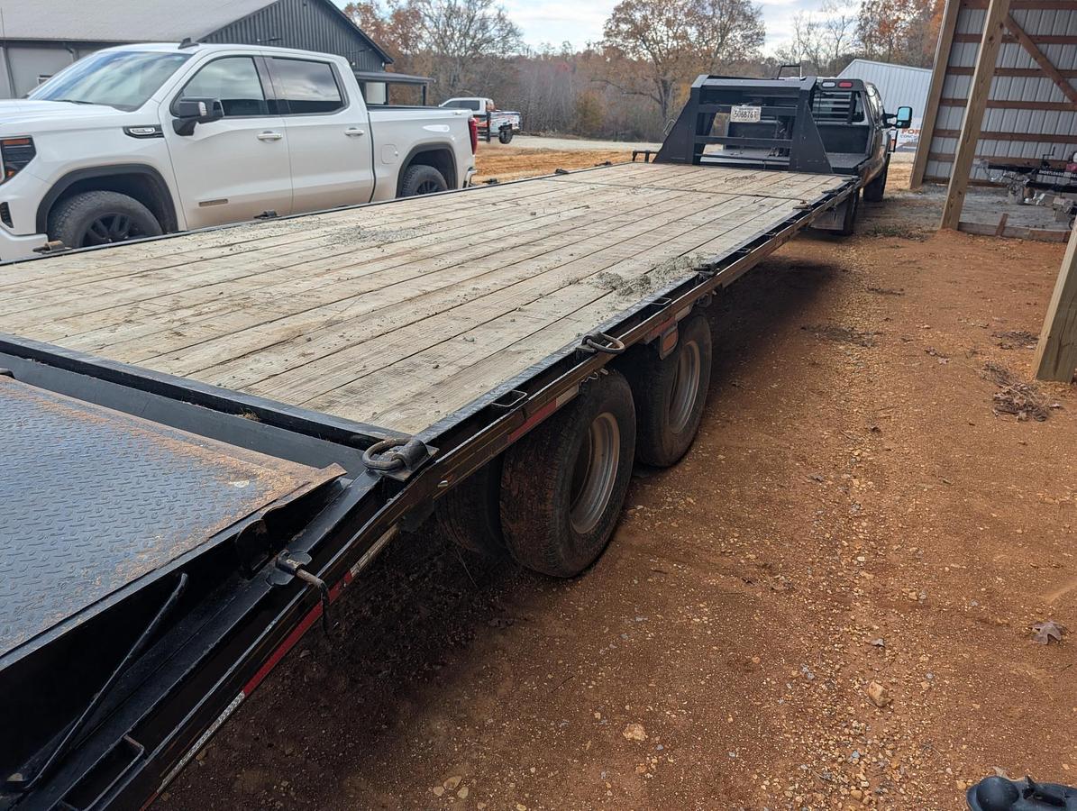 Used 2023 EAGLE 26 foot Gooseneck