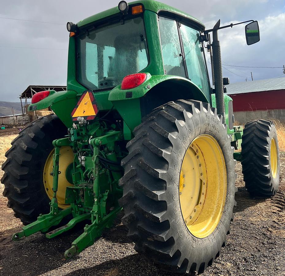 Used 2006 JOHN DEERE 7520