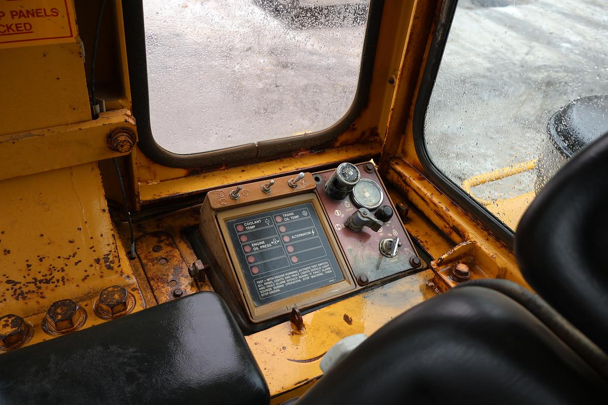 Used 1989 CATERPILLAR 963