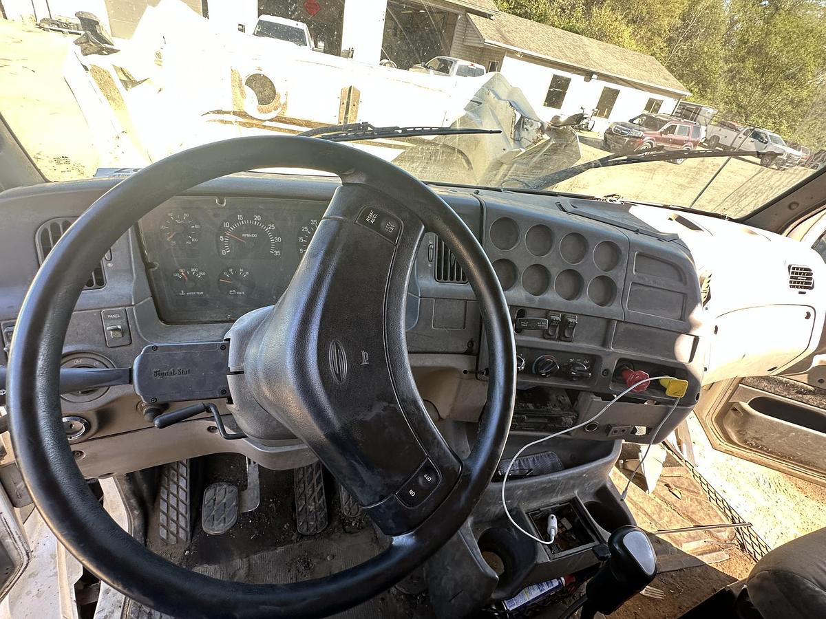 Used 2000 STERLING AT9513