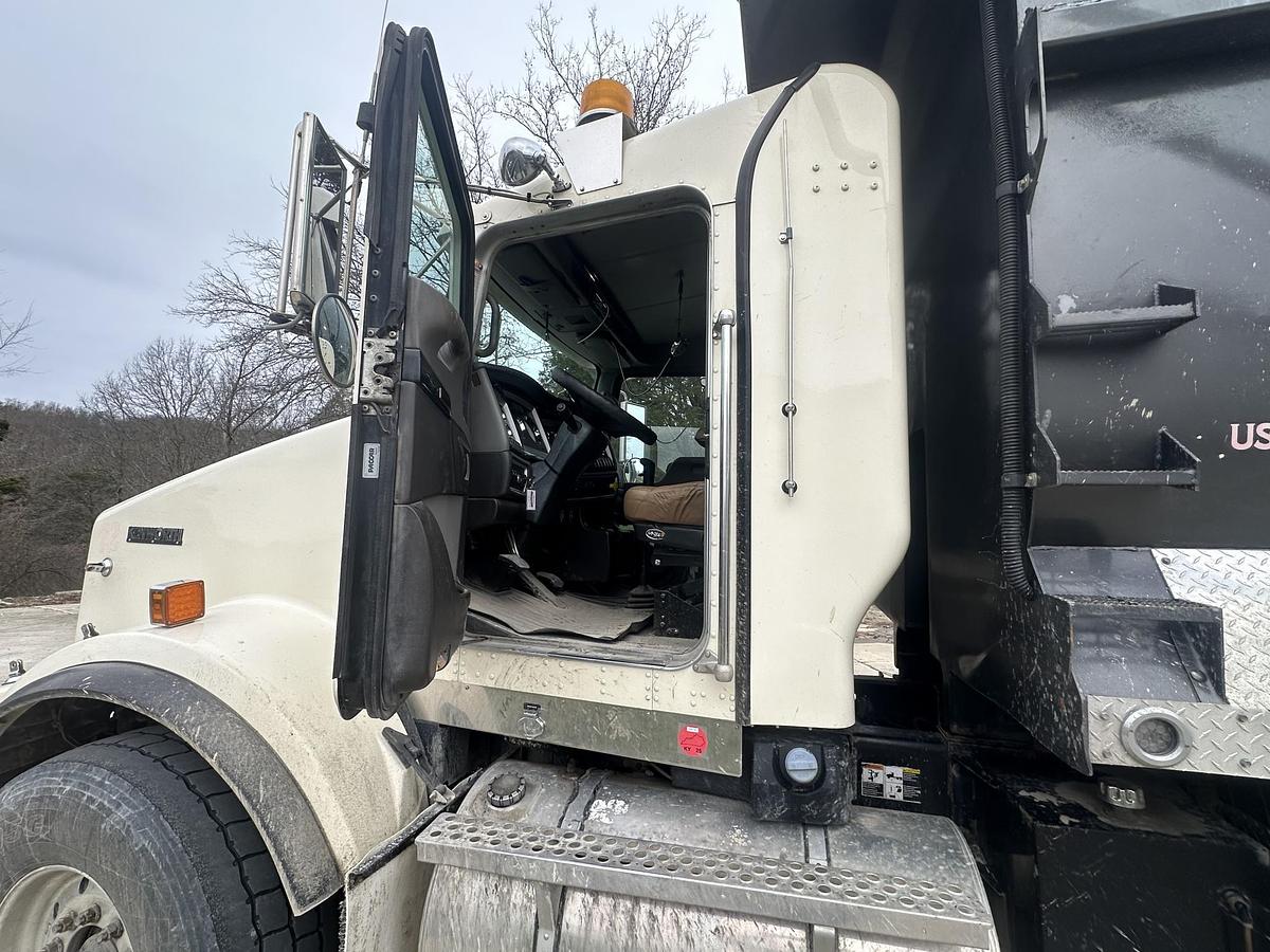 Used 2015 KENWORTH T800