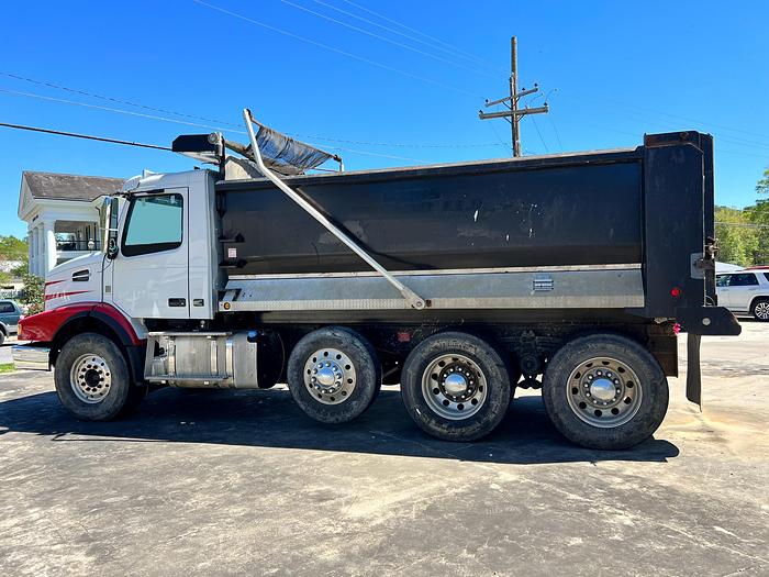 Used 2016 VOLVO VHD84B200