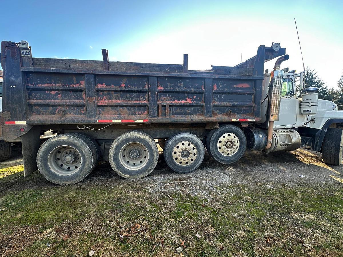 Used 2002 MACK RD688S