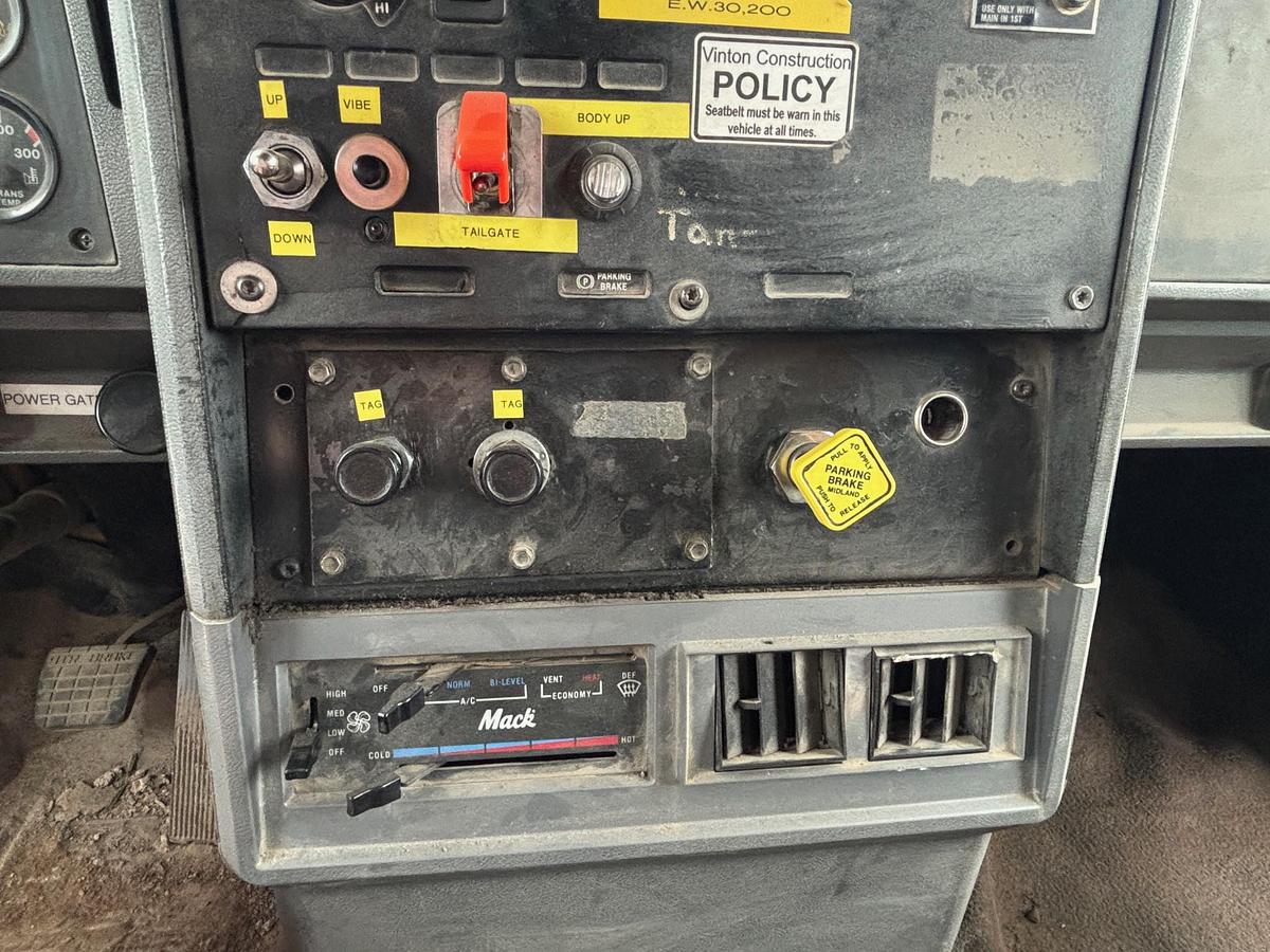 Used 1995 MACK CL713