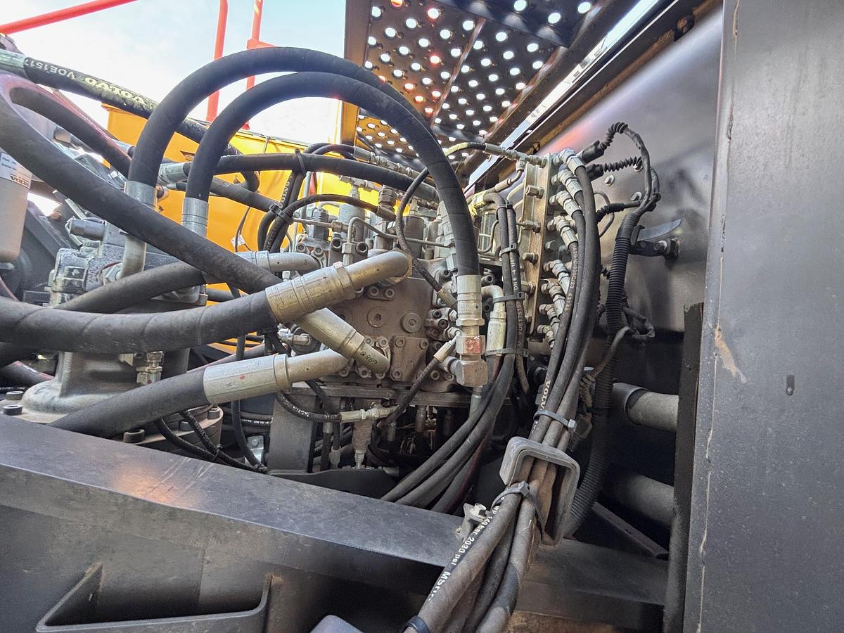 Used 2019 VOLVO EC220EL