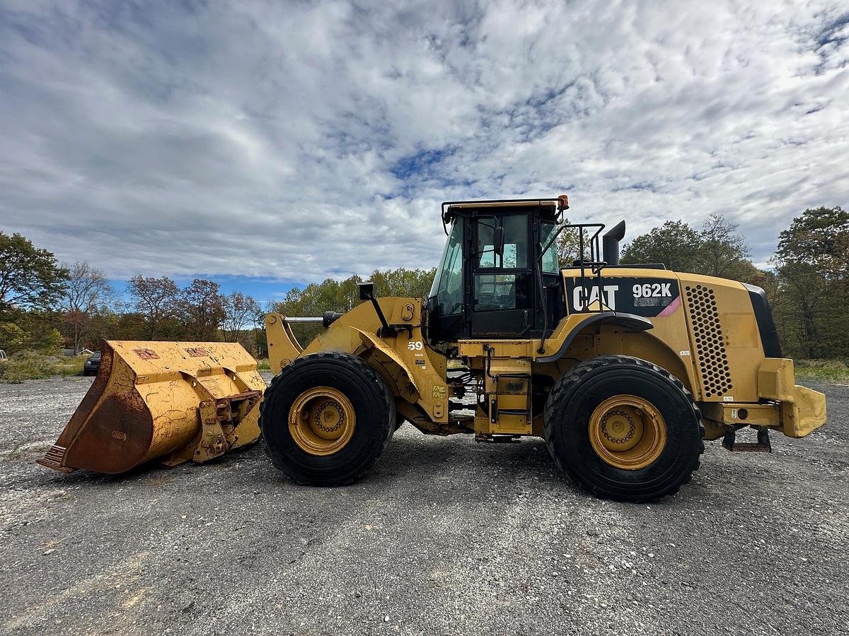 Used 2013 CATERPILLAR 962K