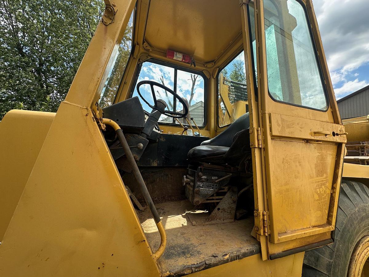 Used 1984 JOHN DEERE 762