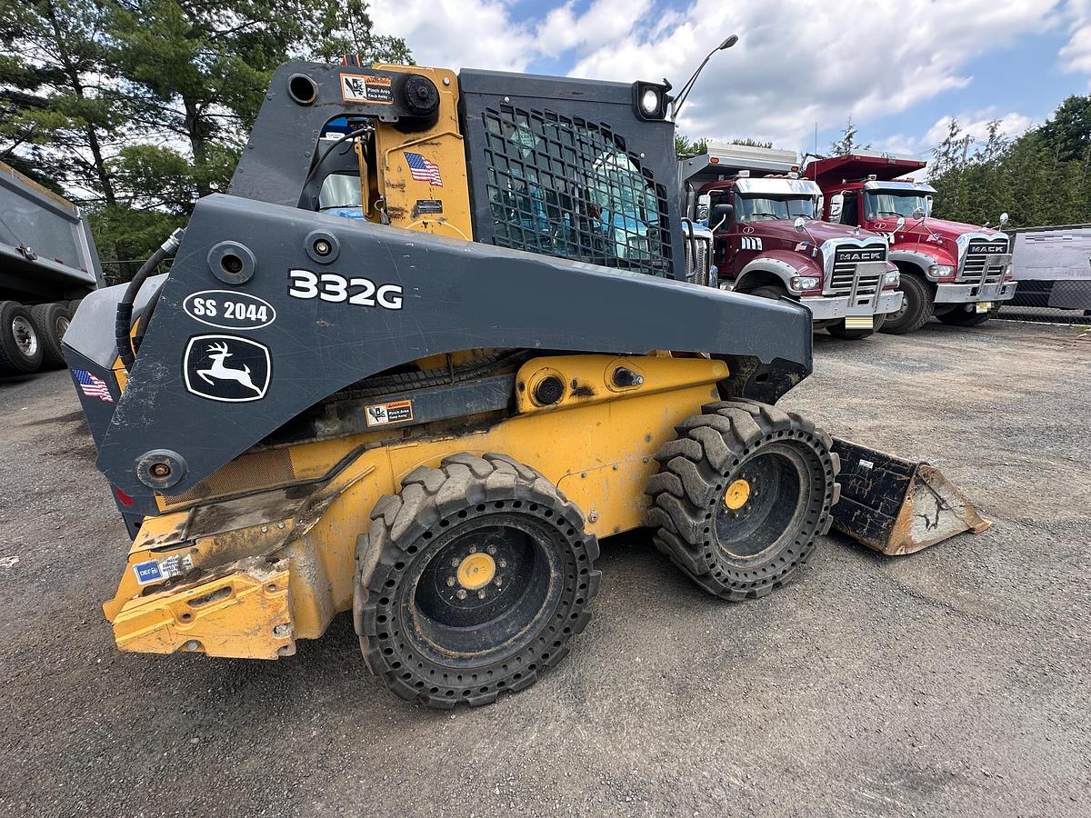 Used 2017 DEERE 332G