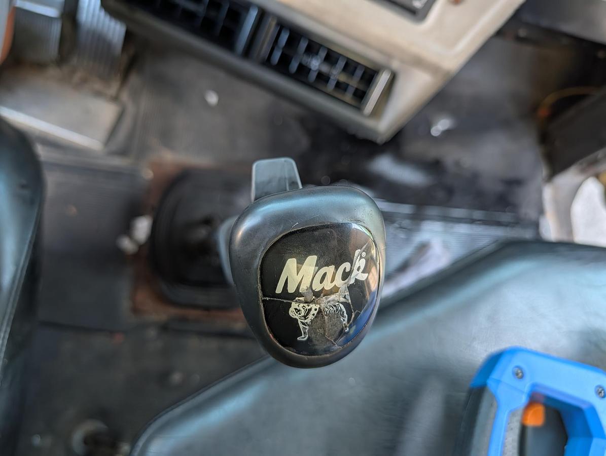 Used 2003 MACK RD688S