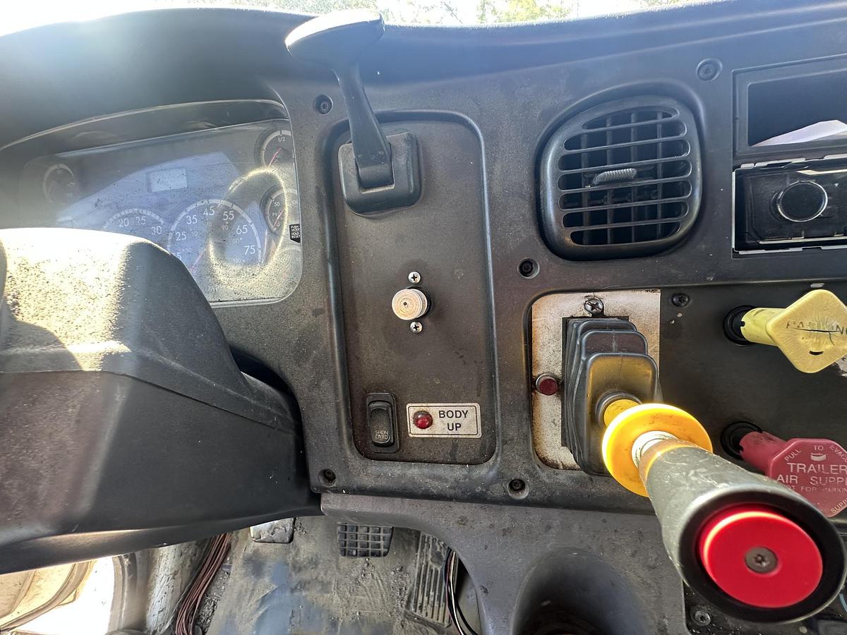 Used 2007 FREIGHTLINER M2 106