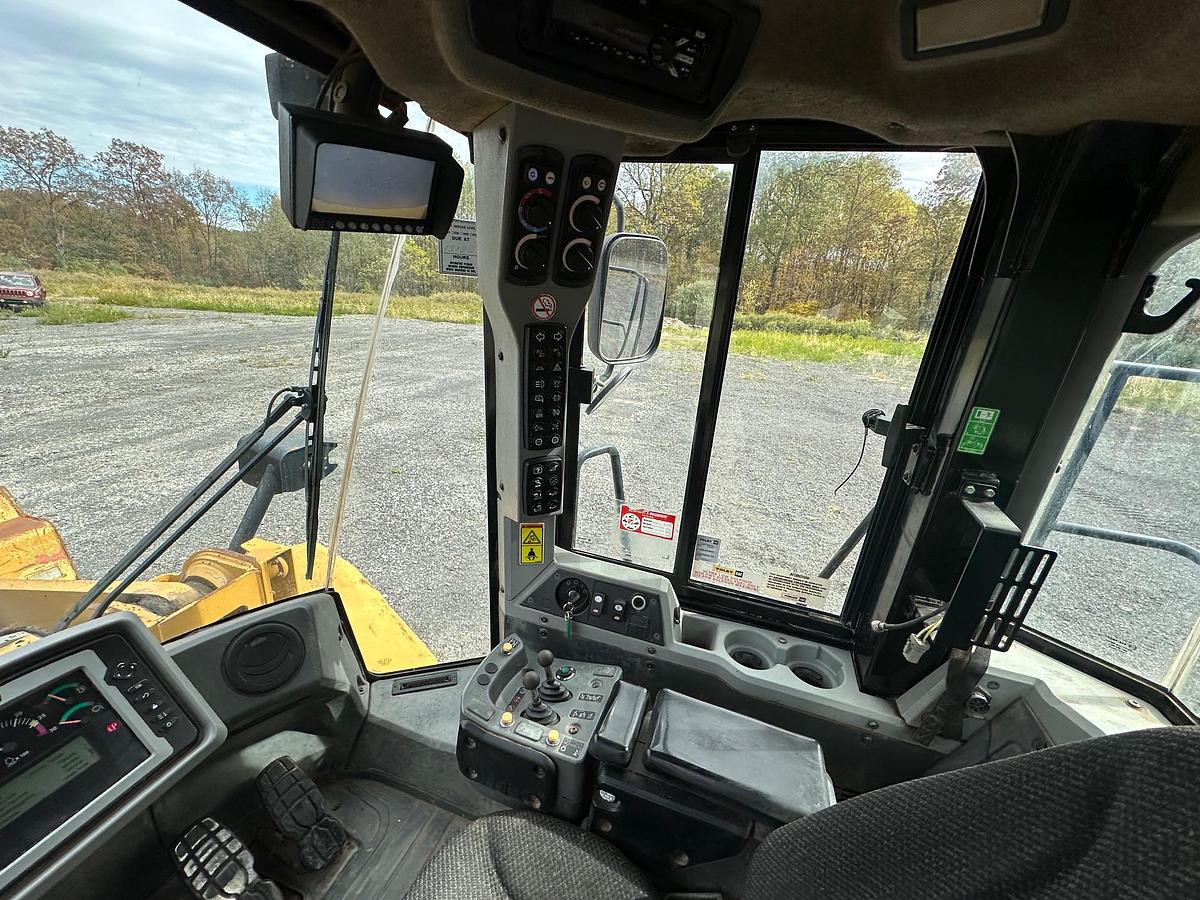 Used 2013 CATERPILLAR 972K