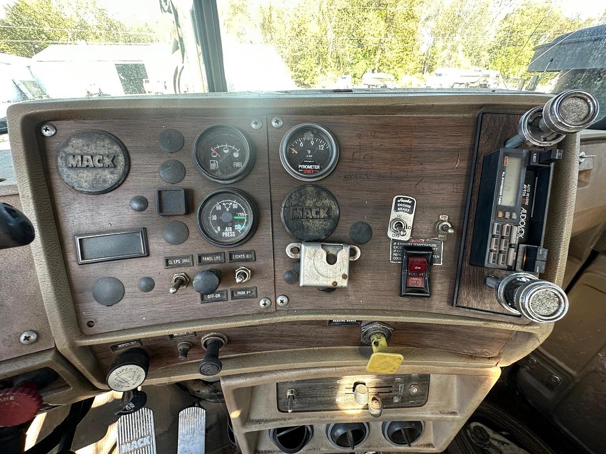 Used 1984 MACK RD686S