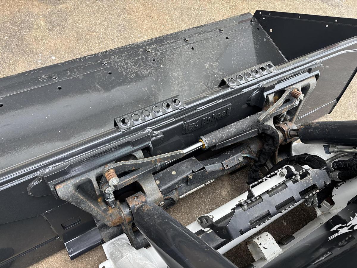 Used 2022 BOBCAT T76