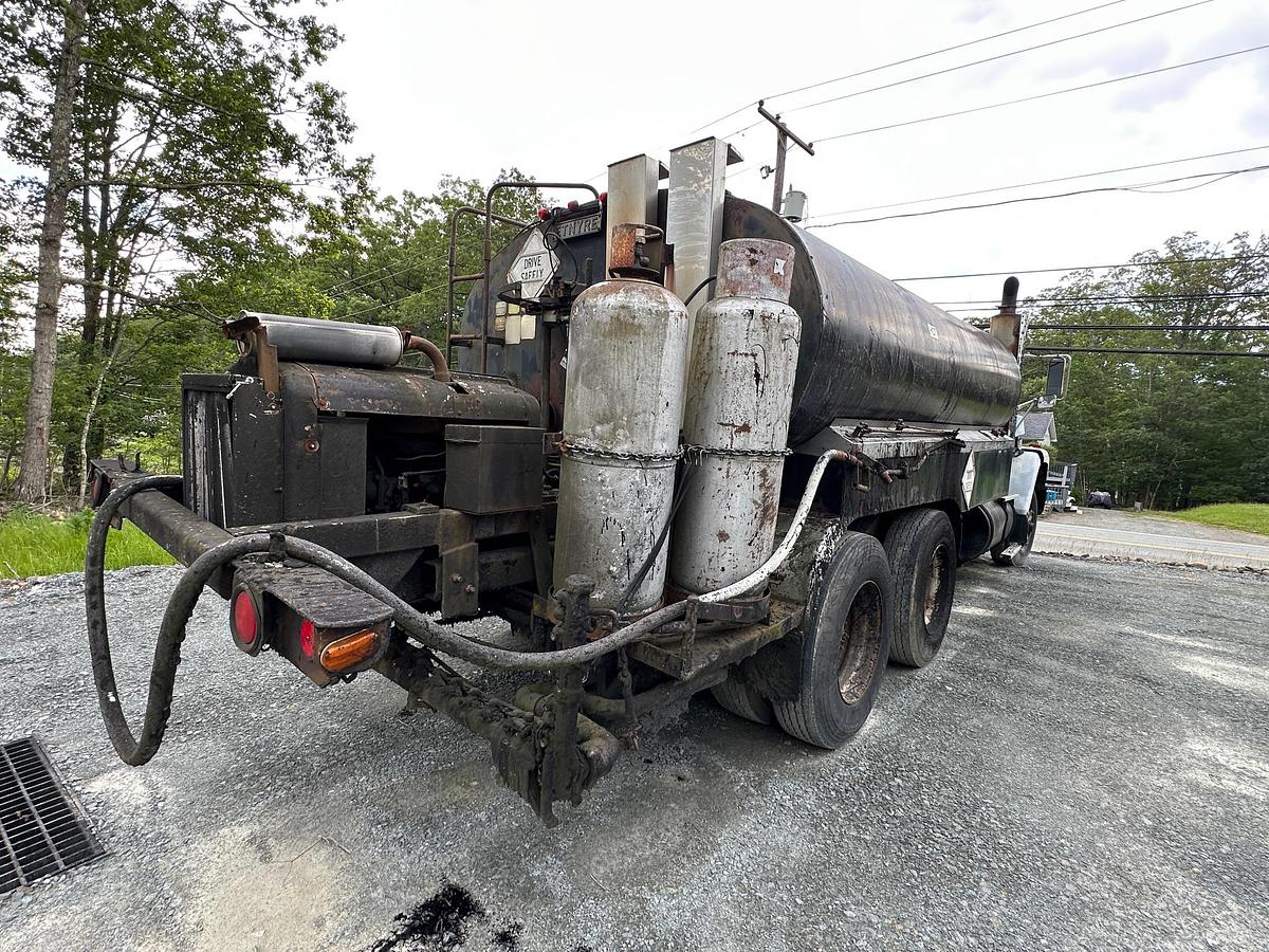Used 1988 WHITE/GMC Brigadier Oil Distributor
