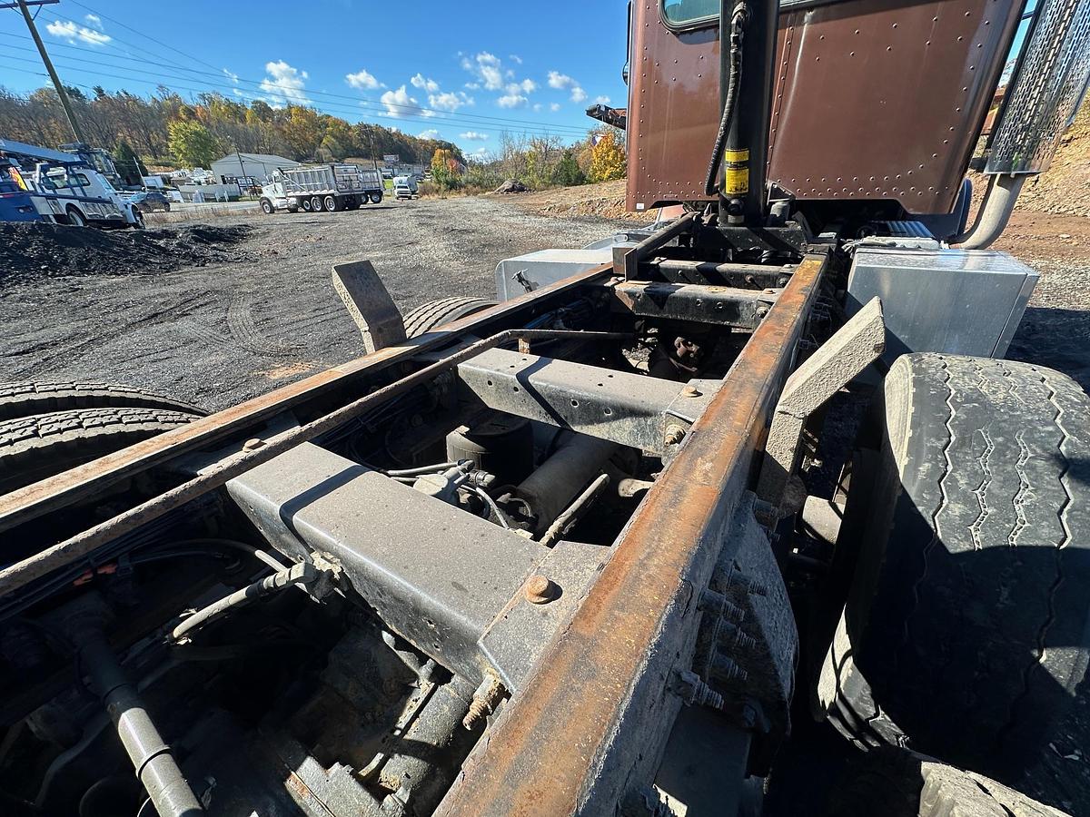 Used 2016 PETERBILT 365